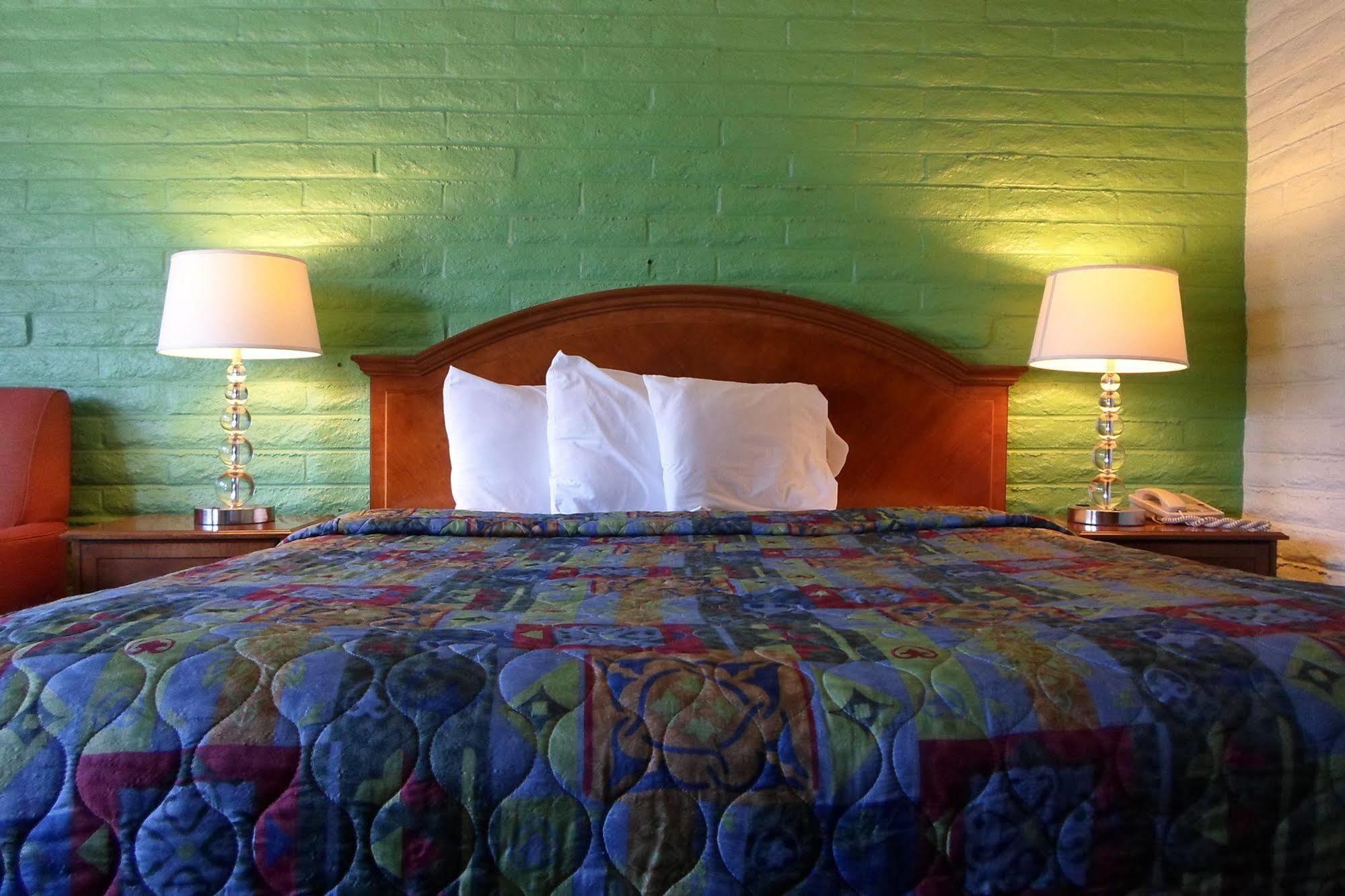 Hitching Post Studios Inn Santa Cruz Exterior photo