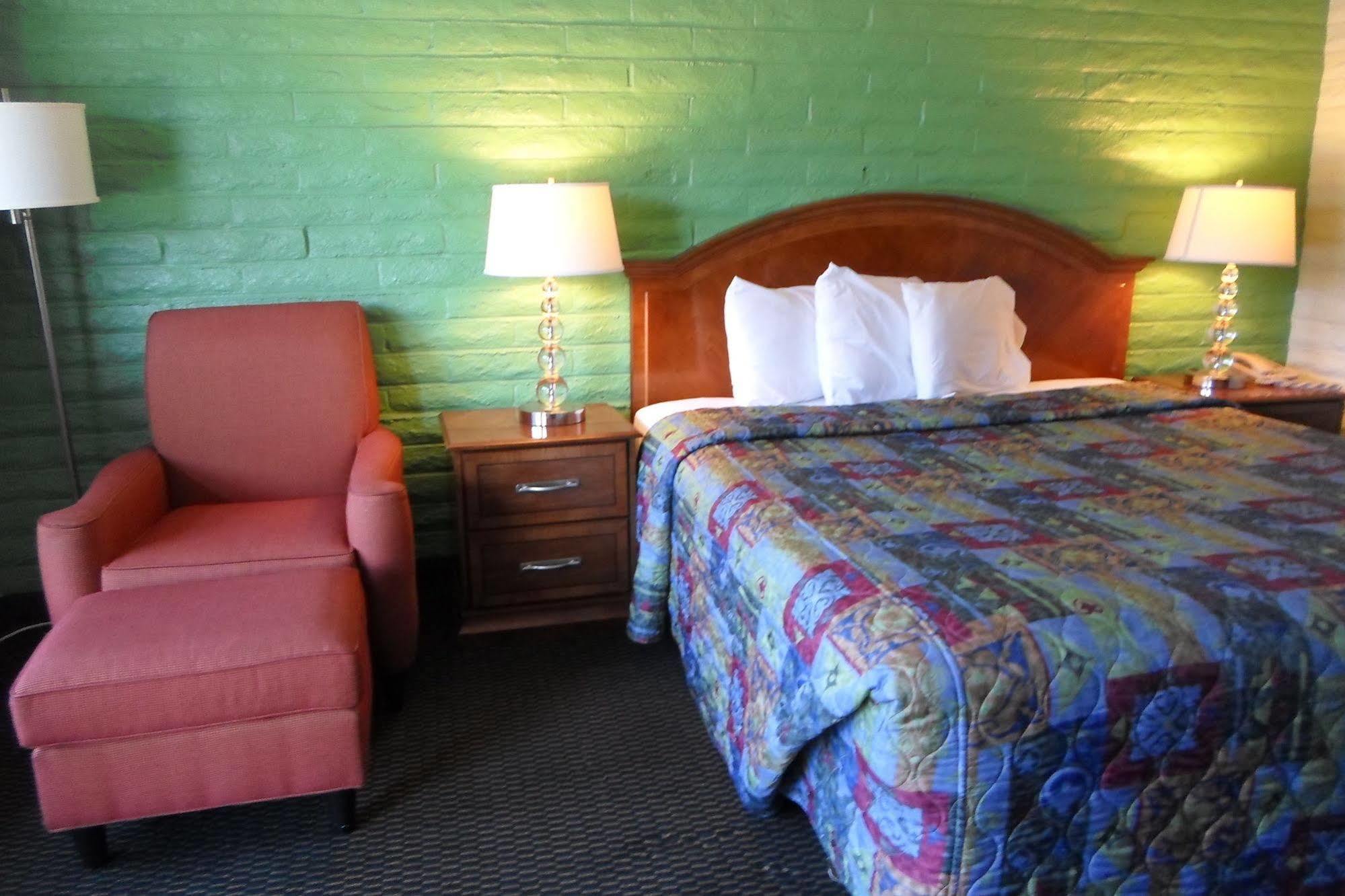 Hitching Post Studios Inn Santa Cruz Exterior photo