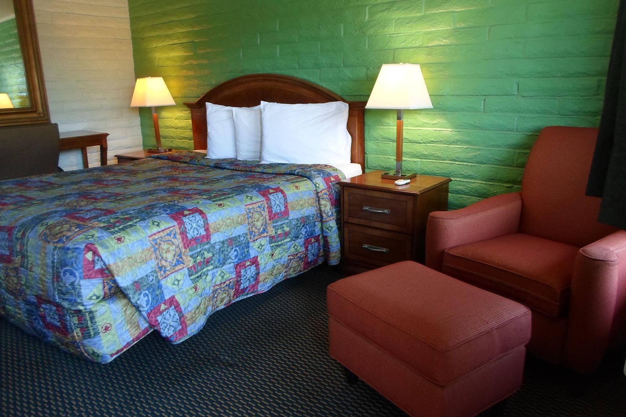 Hitching Post Studios Inn Santa Cruz Exterior photo